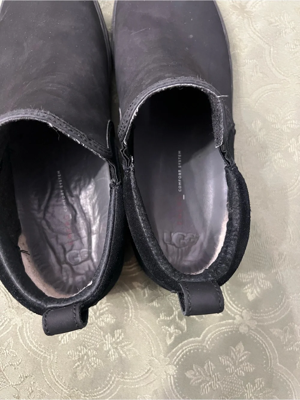 UGG Kemp man’s Black Slip-On with Suede Panels size 10